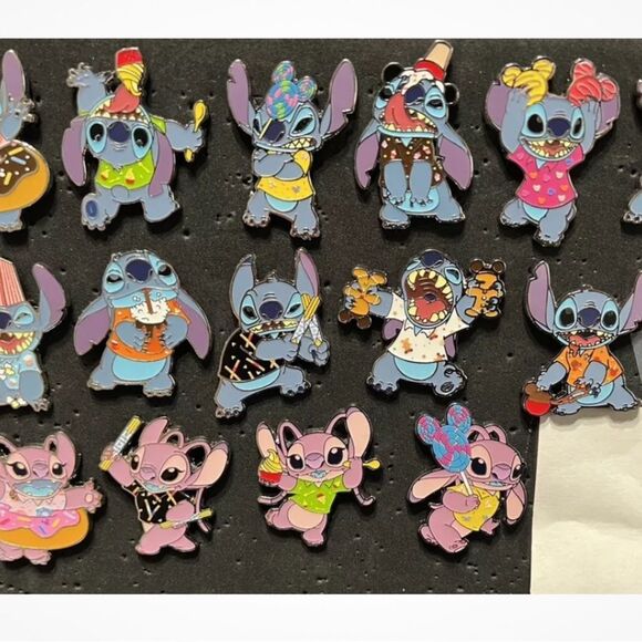 Disney Stitch Attacks Snacks Pin Pouch - mystery sealed. 5 random pins - Picture 2 of 3